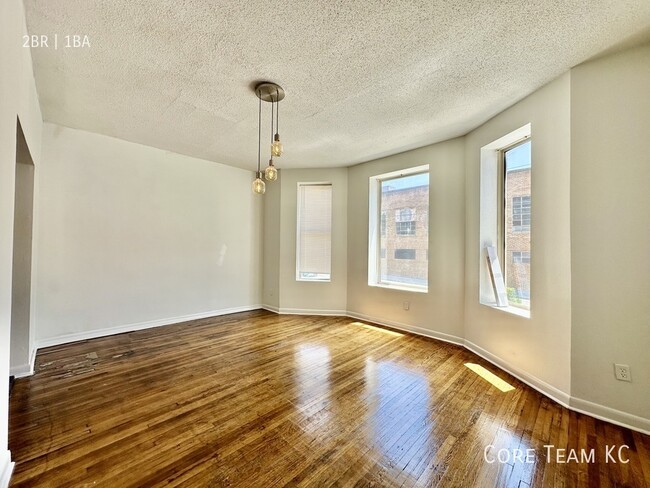 property at 404 W 17 St