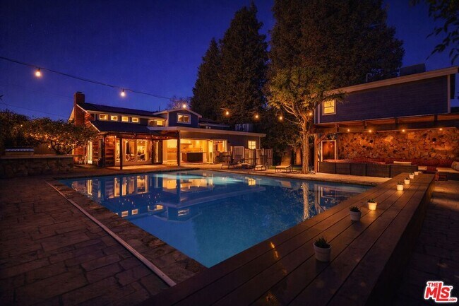 4744 Haskell Ave in Los Angeles, CA - Foto de edificio - Building Photo