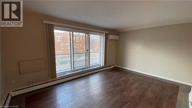 326 Hunter St E in Hamilton, ON - Building Photo - Building Photo