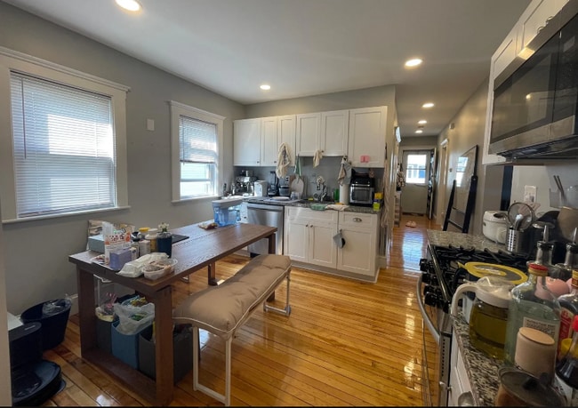 72 Frederick Ave in Medford, MA - Foto de edificio - Building Photo