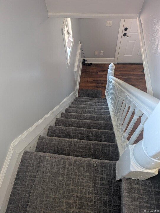 85 E Valley Stream Blvd in Valley Stream, NY - Building Photo