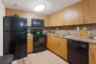 Fairway View in Hialeah, FL - Foto de edificio - Building Photo