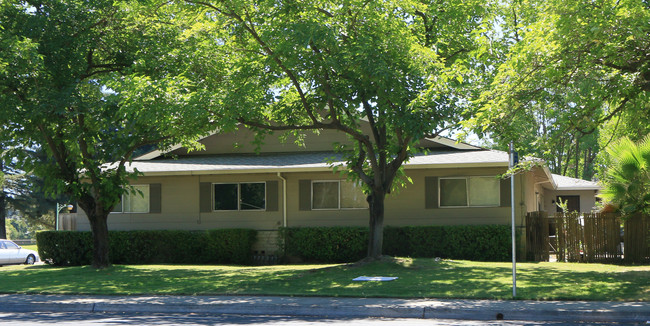 6100-02 04 Gloria Dr in Sacramento, CA - Foto de edificio - Building Photo