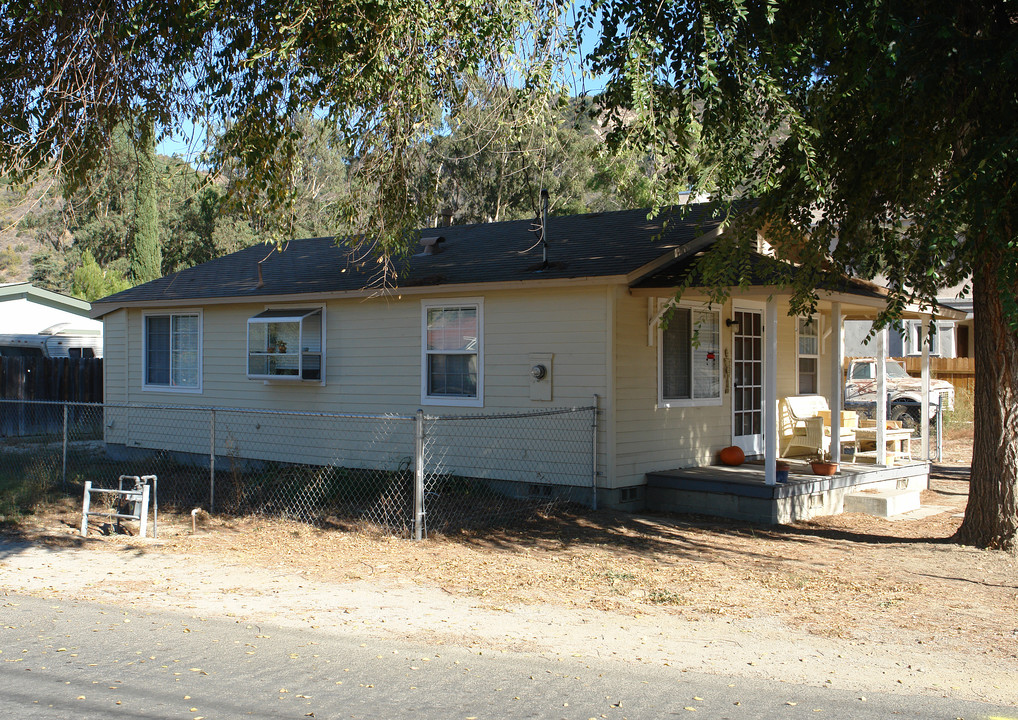 91 Sycamore Dr in Casitas Springs, CA - Building Photo