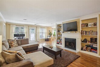 4 Plantation Dr NE, Unit A in Atlanta, GA - Building Photo - Building Photo