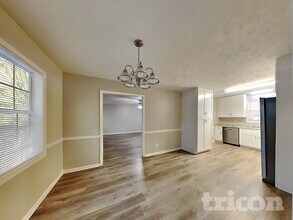 3376 Poplar Dr in Lawrenceville, GA - Foto de edificio - Building Photo