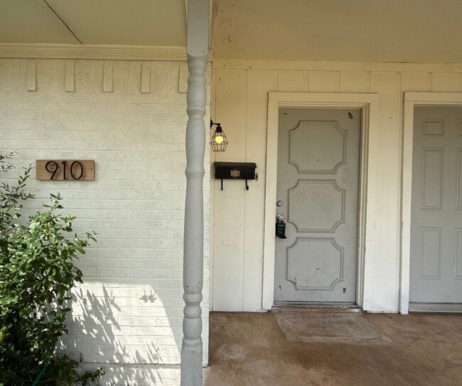 property at 910 N Judge Ely Blvd