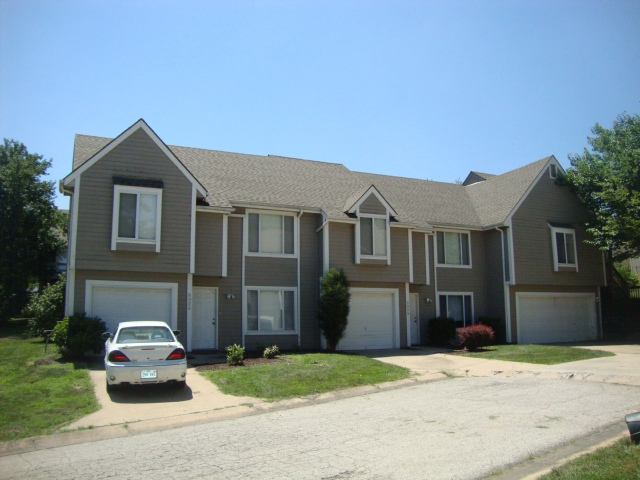 8922-8946 Hauser St in Lenexa, KS - Building Photo - Building Photo