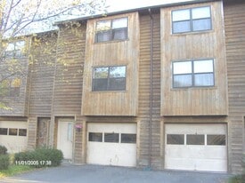 2625 Glade Dr SE in Christiansburg, VA - Building Photo