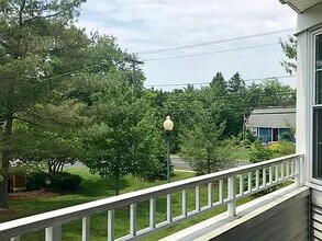 904 Porter Way W in Bridgewater, NJ - Foto de edificio - Building Photo