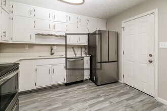 1490 Sunset Way in Morrow, GA - Foto de edificio - Building Photo