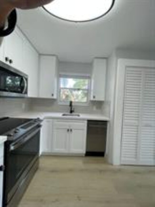 1930 SW 28th St, Unit C in Fort Lauderdale, FL - Building Photo - Building Photo