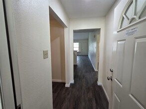 4860 Kentington Dr in Alvin, TX - Building Photo - Building Photo