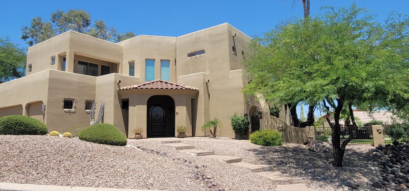 16055 N Overlook Ct in Fountain Hills, AZ - Foto de edificio