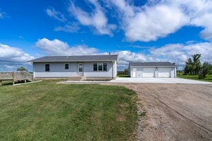 8696 70th Ave N in Grand Forks, ND - Building Photo