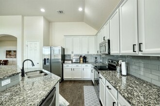401 Hyltin St in Hutto, TX - Building Photo - Building Photo
