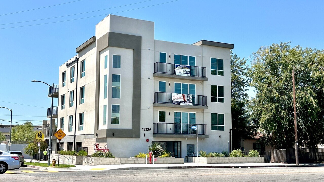 12136 Vanowen St in Los Angeles, CA - Building Photo
