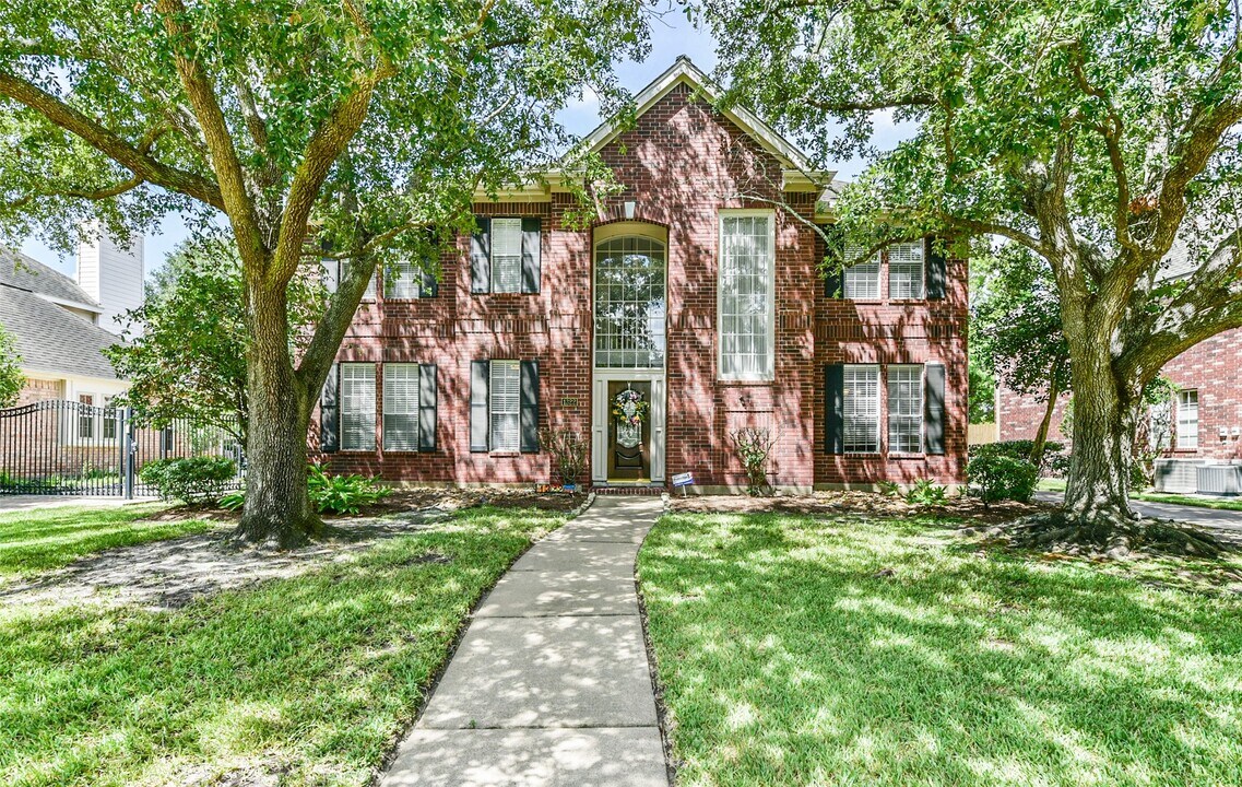 1322 Blackthorne Dr in Houston, TX - Building Photo