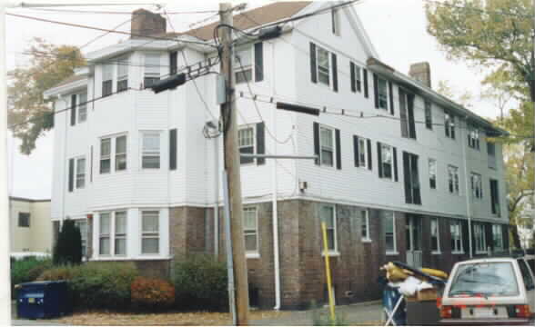 30 Henry St in Framingham, MA - Foto de edificio - Building Photo