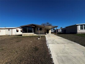 1003 Oren Ave in Lady Lake, FL - Building Photo