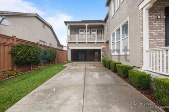 630 Chardonnay Pl in Windsor, CA - Building Photo - Building Photo