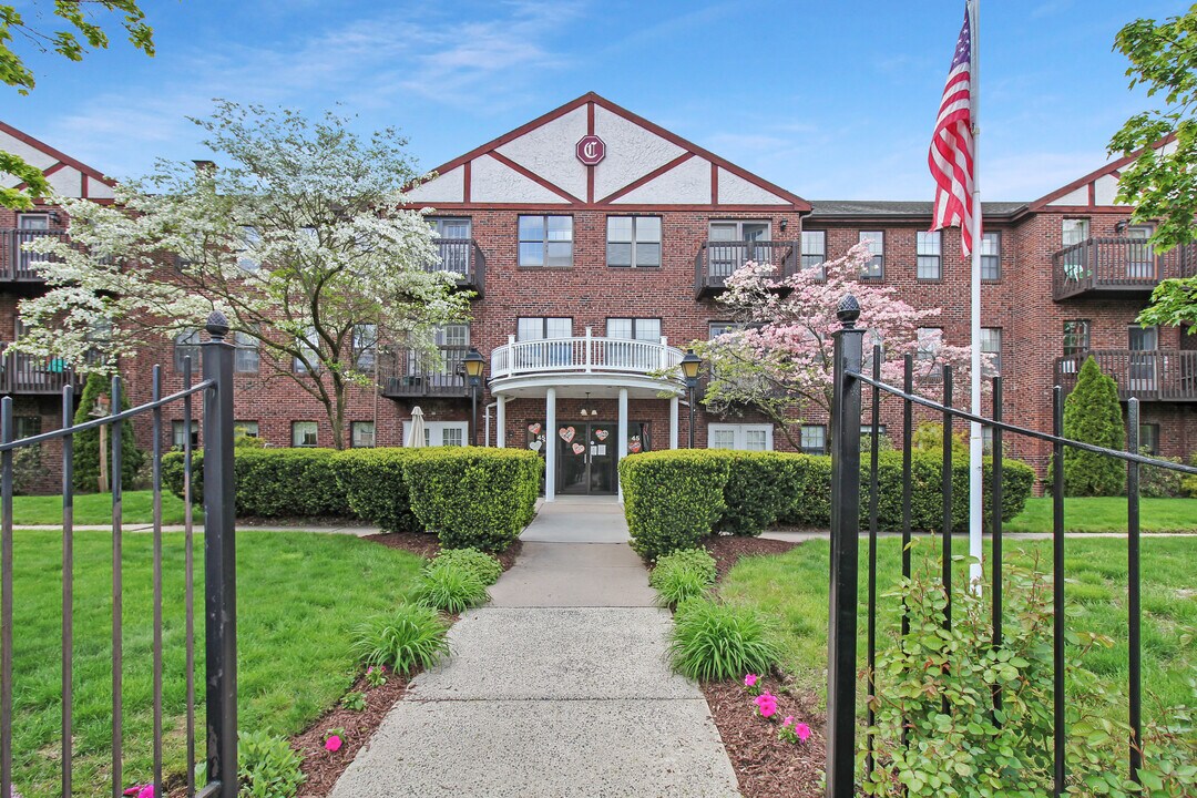 45 Highland St, Unit #108 in West Hartford, CT - Foto de edificio