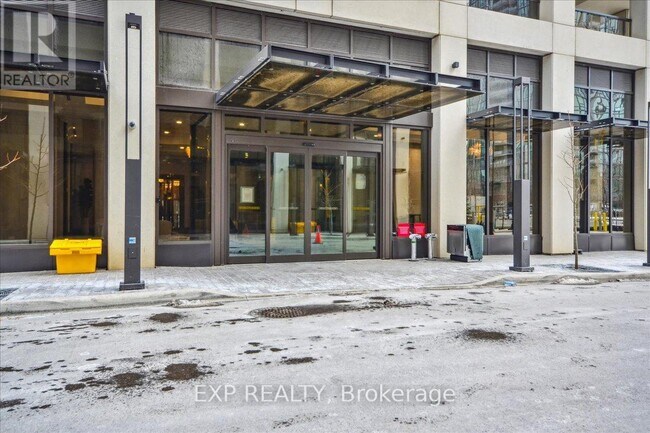 30 Elm Dr W in Mississauga, ON - Building Photo - Building Photo