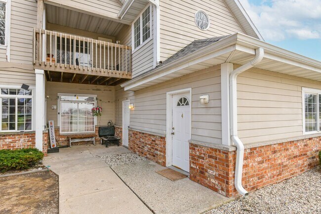 505 Lawson School Rd in Delavan, WI - Foto de edificio - Building Photo