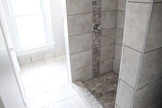 142 N Lancaster St in Athens, OH - Building Photo - Building Photo