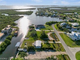 2880 Eighth Ave in Saint James City, FL - Building Photo