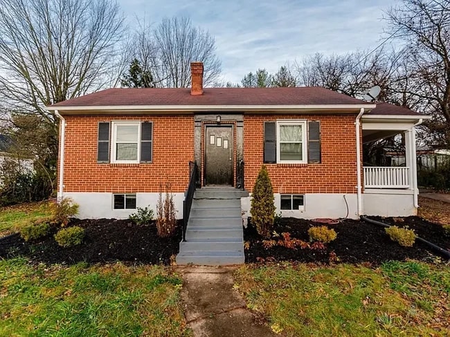 property at 5605 Killarney Pl