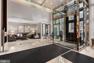 7710 Woodmont Ave in Bethesda, MD - Foto de edificio - Building Photo
