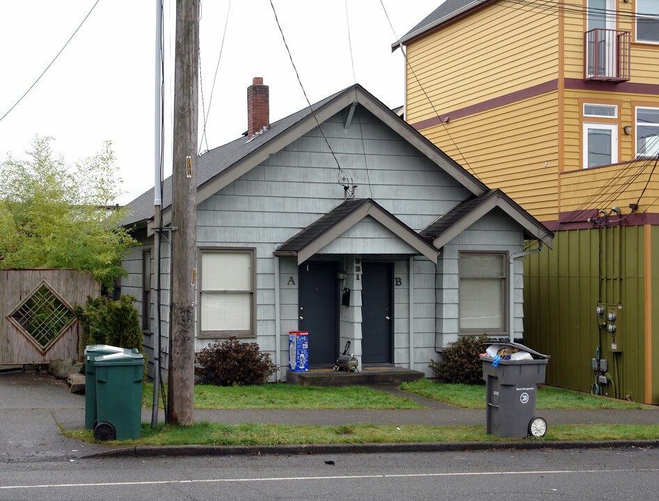 921 NE 70th St in Seattle, WA - Building Photo