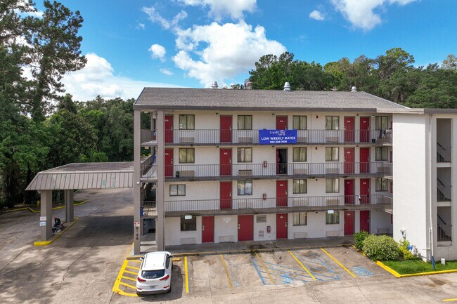 Loyalty Inn in Tallahassee, FL - Building Photo - Building Photo