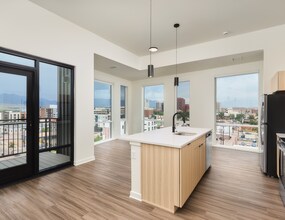 The Hunter in Colorado Springs, CO - Building Photo - Building Photo