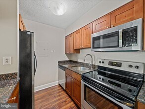 1808 Old Meadow Rd in McLean, VA - Building Photo - Building Photo