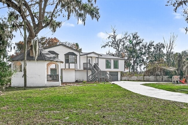 29927 County Rd 25 in Damon, TX - Foto de edificio - Building Photo