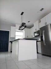 5809 Ozark Ave in Mission, TX - Foto de edificio - Building Photo