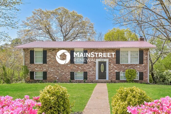 713 W Meadecrest Dr in Knoxville, TN - Building Photo
