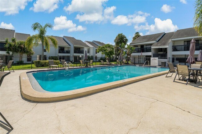 654 Haven Pl, Unit 654 in Tarpon Springs, FL - Foto de edificio - Building Photo