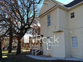 328 N Philadelphia Ave in Shawnee, OK - Building Photo