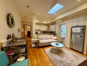 1801 Beacon St, Unit 8 in Brookline, MA - Building Photo - Building Photo