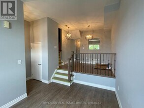 23 Observatory Ln in Richmond Hill, ON - Building Photo - Building Photo