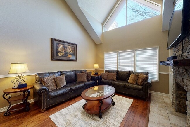 Adorable 3 Bed Townhome Pre-Leasing July 2026! in Bryan, TX - Building Photo - Building Photo