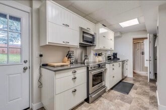 19340 Hammond Rd in Pitt Meadows, BC - Building Photo - Building Photo
