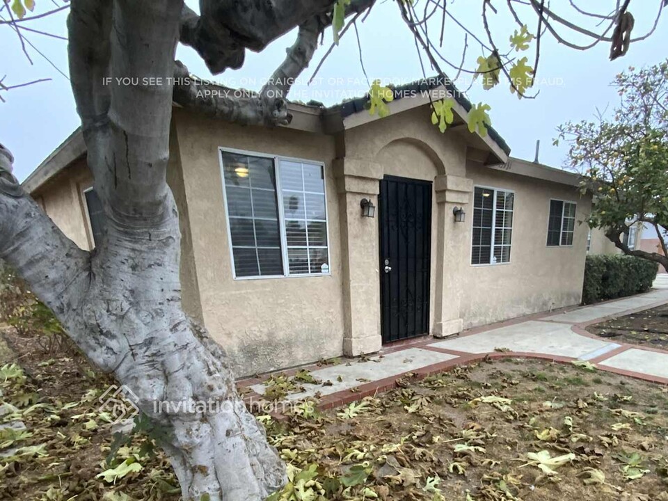 13931 Orizaba Ave in Paramount, CA - Building Photo