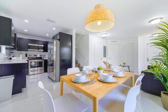 2241 NW 50th St in Miami, FL - Building Photo - Building Photo