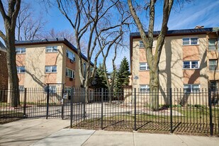 1714 W Touhy Ave in Chicago, IL - Building Photo