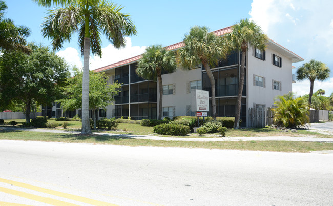 Indian River Place in Fort Pierce, FL - Building Photo - Building Photo