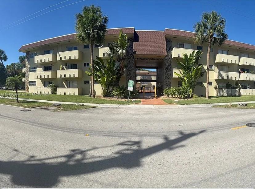 7505 SW 82nd St in Miami, FL - Building Photo